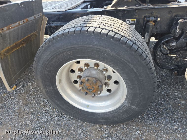 image for item EI4139 2021 Kenworth T680 semi truck