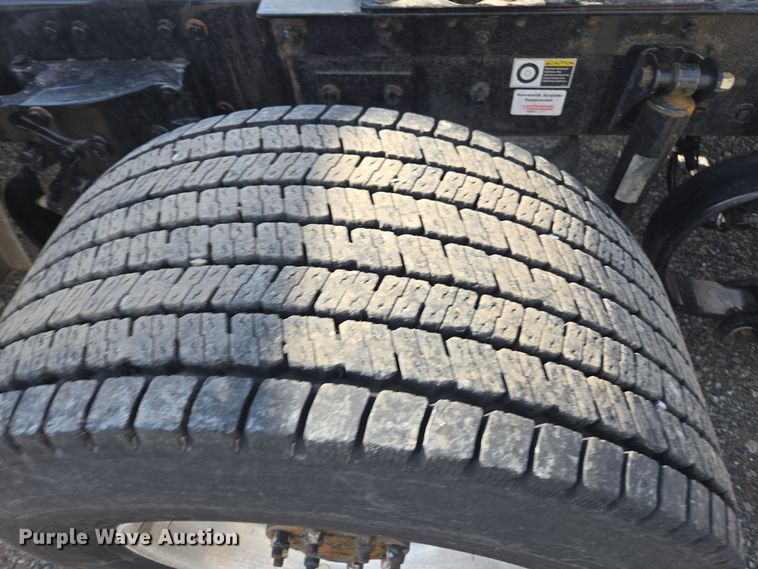 image for item EI4139 2021 Kenworth T680 semi truck