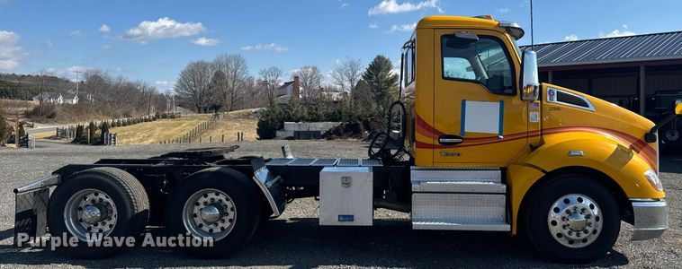 image for item EI4140 2022 Kenworth T680 semi truck