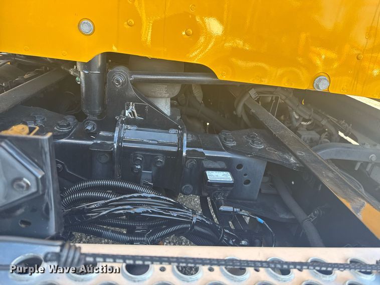 image for item EI4140 2022 Kenworth T680 semi truck