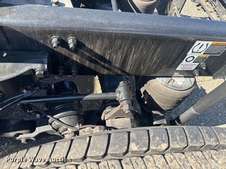 image for item EI4140 2022 Kenworth T680 semi truck