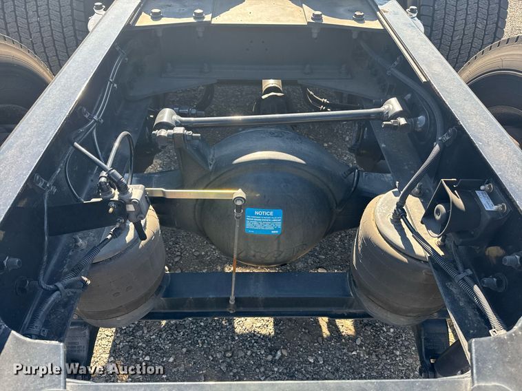 image for item EI4140 2022 Kenworth T680 semi truck