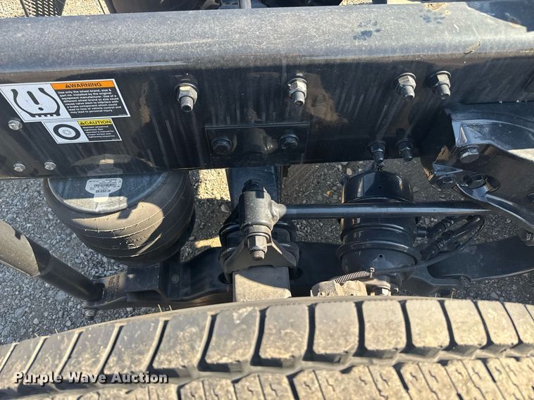 image for item EI4140 2022 Kenworth T680 semi truck