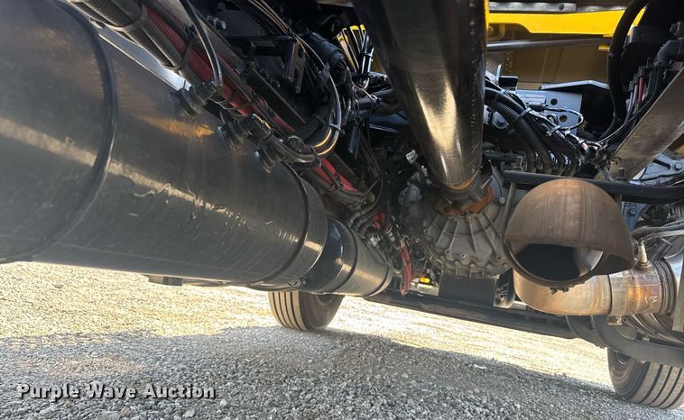 image for item EI4140 2022 Kenworth T680 semi truck