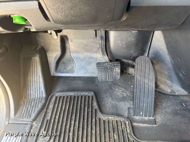 image for item EI4140 2022 Kenworth T680 semi truck