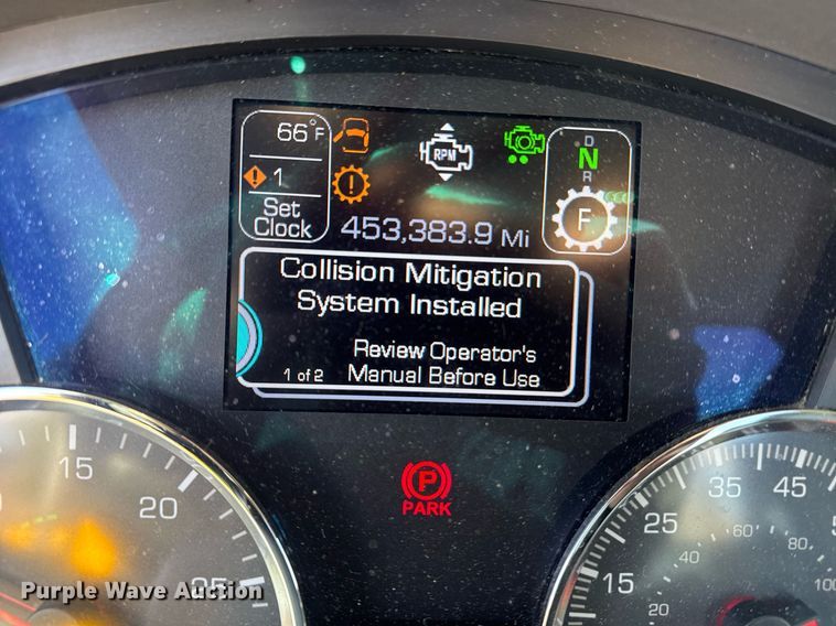 image for item EI4140 2022 Kenworth T680 semi truck