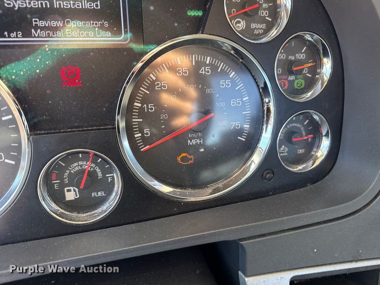 image for item EI4140 2022 Kenworth T680 semi truck