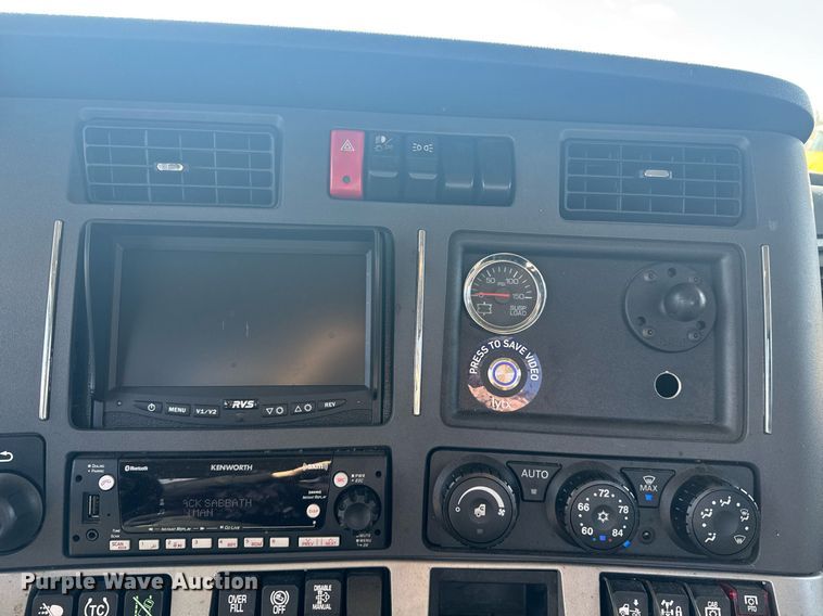 image for item EI4140 2022 Kenworth T680 semi truck