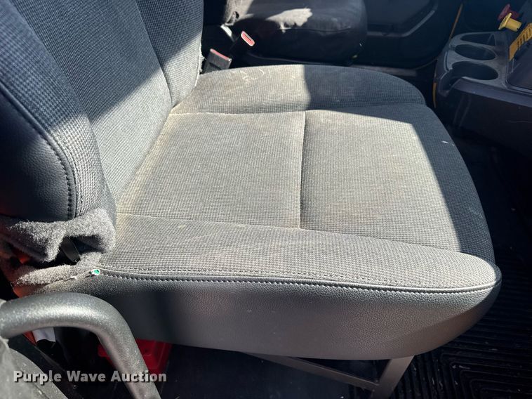 image for item EI4140 2022 Kenworth T680 semi truck