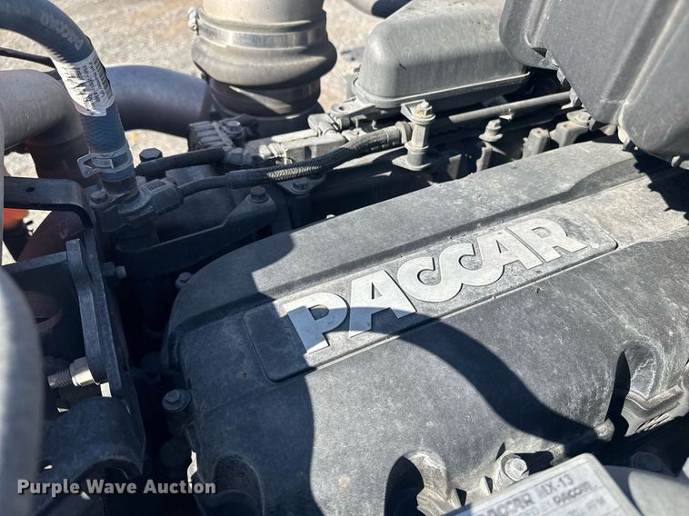 image for item EI4140 2022 Kenworth T680 semi truck