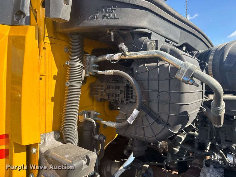 image for item EI4140 2022 Kenworth T680 semi truck