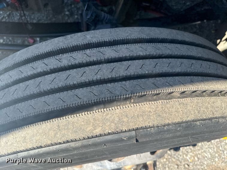 image for item EI4140 2022 Kenworth T680 semi truck