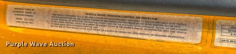 image for item EI4140 2022 Kenworth T680 semi truck