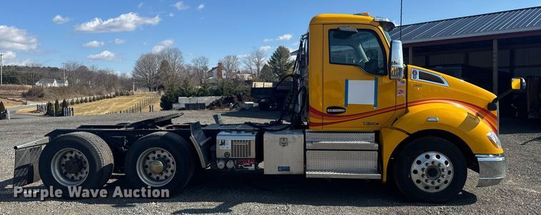 image for item EI4141 2021 Kenworth T680 semi truck