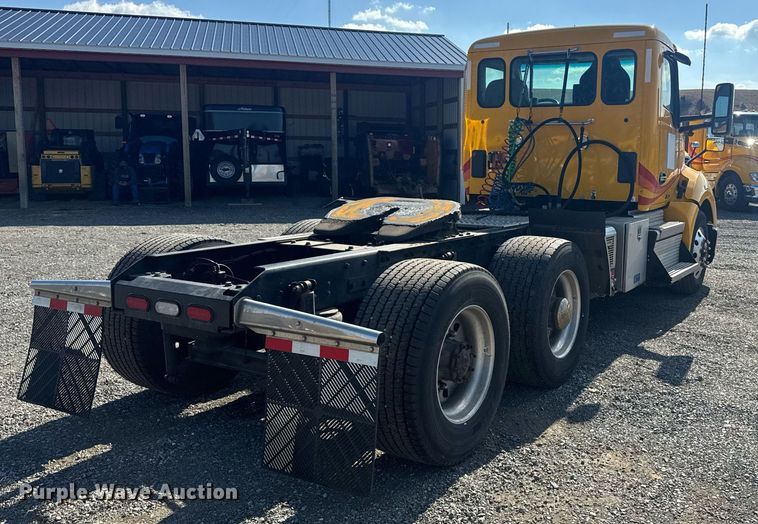 image for item EI4141 2021 Kenworth T680 semi truck