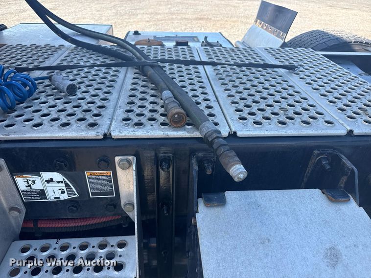 image for item EI4141 2021 Kenworth T680 semi truck