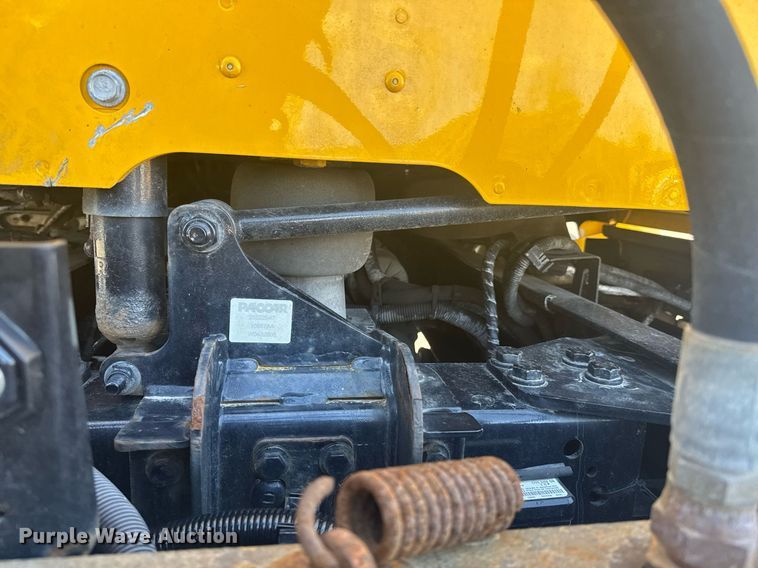 image for item EI4141 2021 Kenworth T680 semi truck