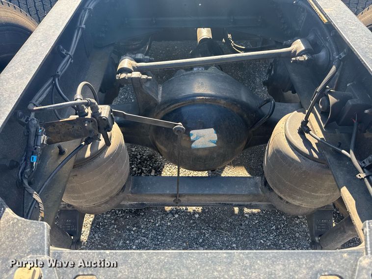 image for item EI4141 2021 Kenworth T680 semi truck