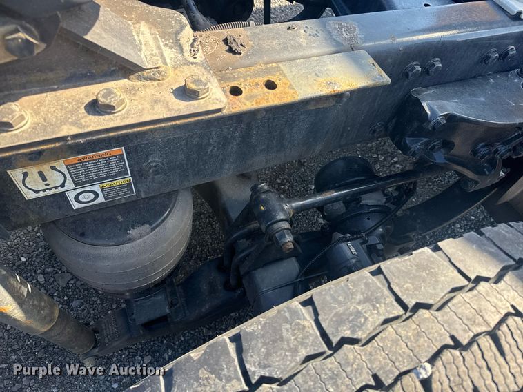 image for item EI4141 2021 Kenworth T680 semi truck