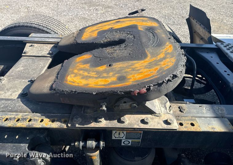 image for item EI4141 2021 Kenworth T680 semi truck