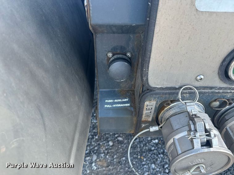 image for item EI4141 2021 Kenworth T680 semi truck