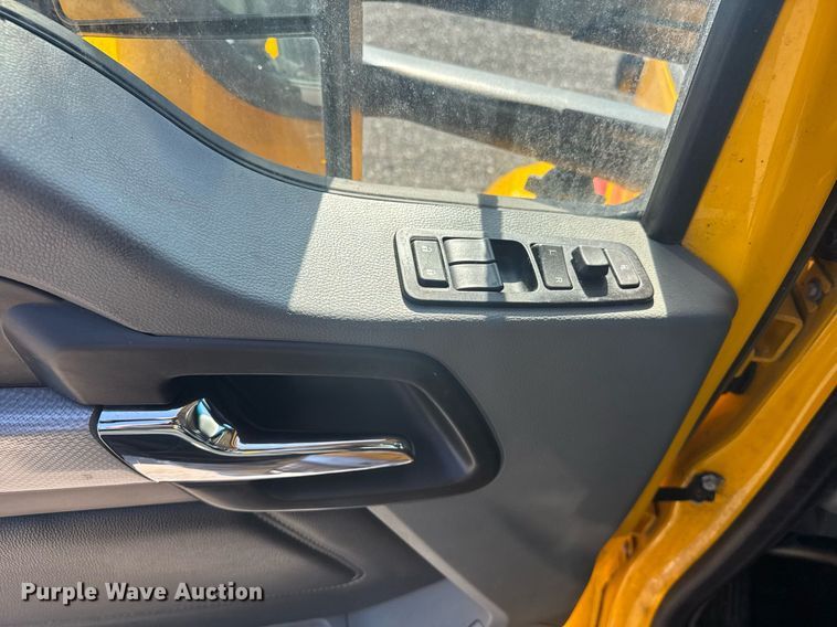 image for item EI4141 2021 Kenworth T680 semi truck