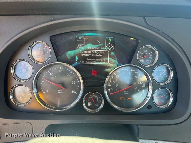 image for item EI4141 2021 Kenworth T680 semi truck