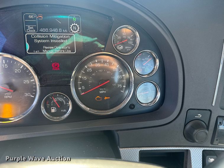 image for item EI4141 2021 Kenworth T680 semi truck