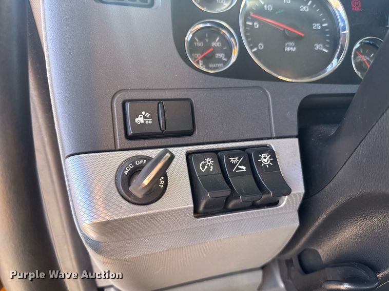 image for item EI4141 2021 Kenworth T680 semi truck