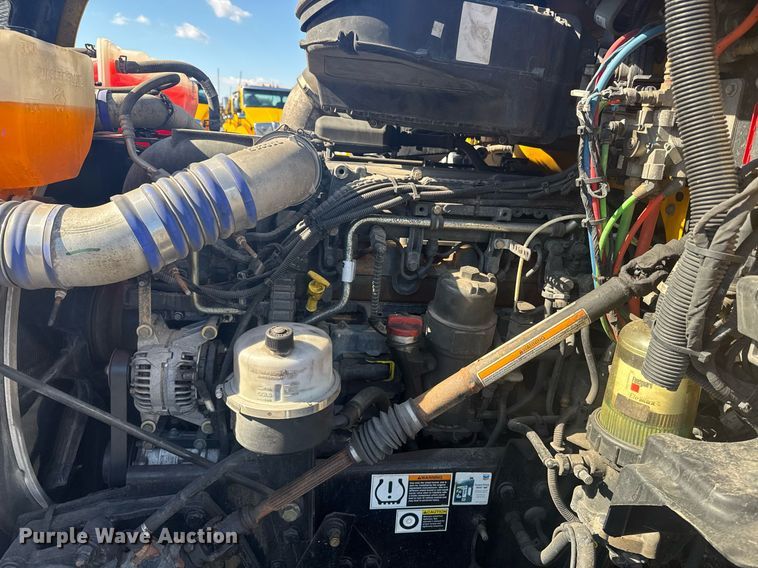 image for item EI4141 2021 Kenworth T680 semi truck