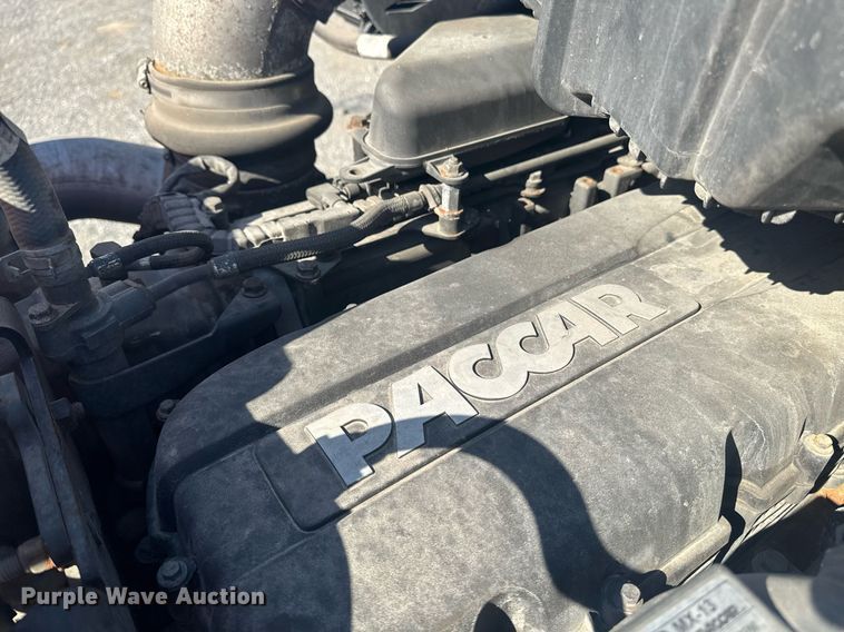 image for item EI4141 2021 Kenworth T680 semi truck