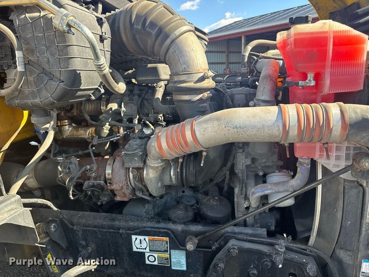 image for item EI4141 2021 Kenworth T680 semi truck