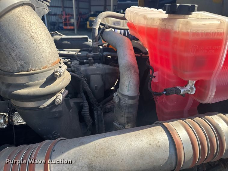 image for item EI4141 2021 Kenworth T680 semi truck