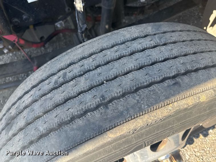 image for item EI4141 2021 Kenworth T680 semi truck