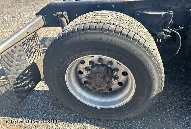 image for item EI4141 2021 Kenworth T680 semi truck