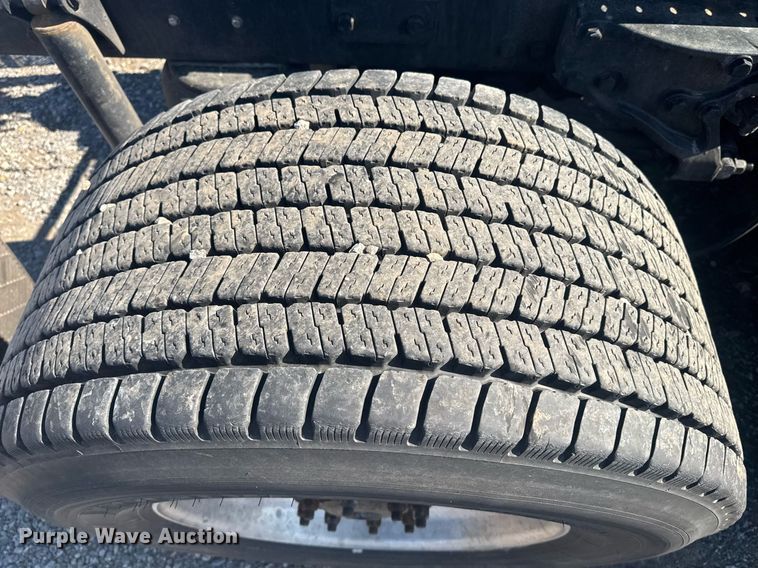 image for item EI4141 2021 Kenworth T680 semi truck