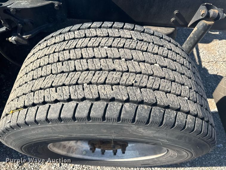 image for item EI4141 2021 Kenworth T680 semi truck