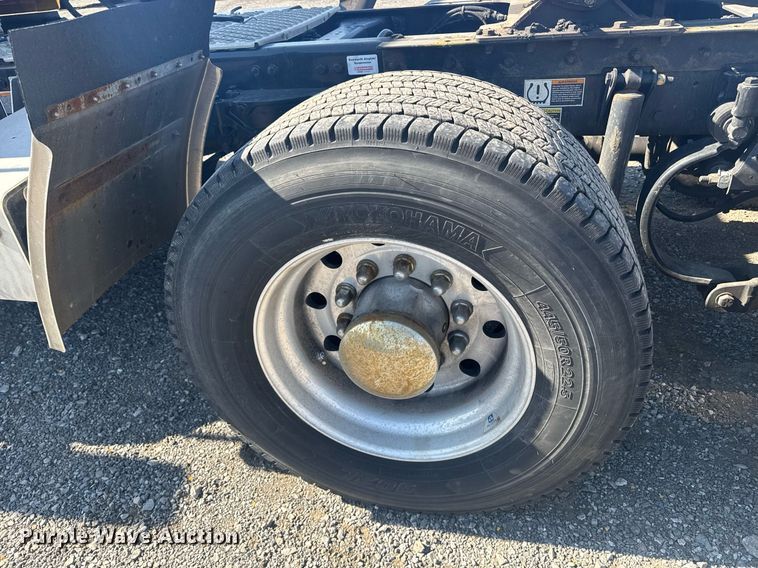 image for item EI4141 2021 Kenworth T680 semi truck