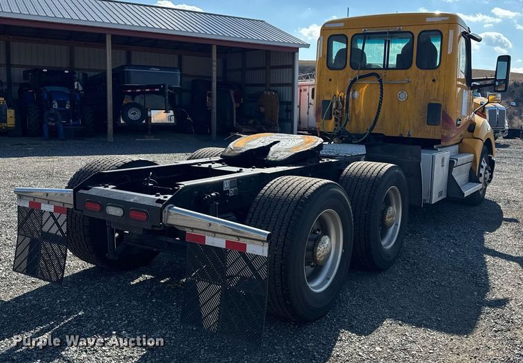 image for item EI4142 2021 Kenworth T680 semi truck