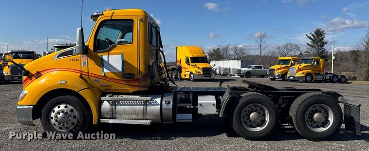 image for item EI4142 2021 Kenworth T680 semi truck
