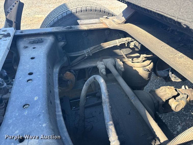 image for item EI4142 2021 Kenworth T680 semi truck