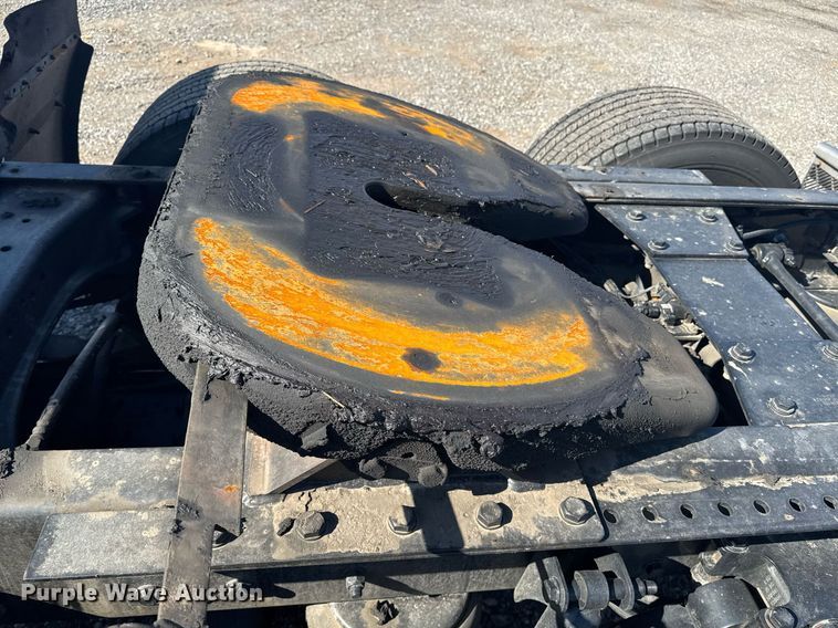 image for item EI4142 2021 Kenworth T680 semi truck