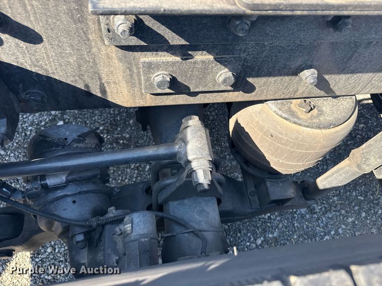 image for item EI4142 2021 Kenworth T680 semi truck