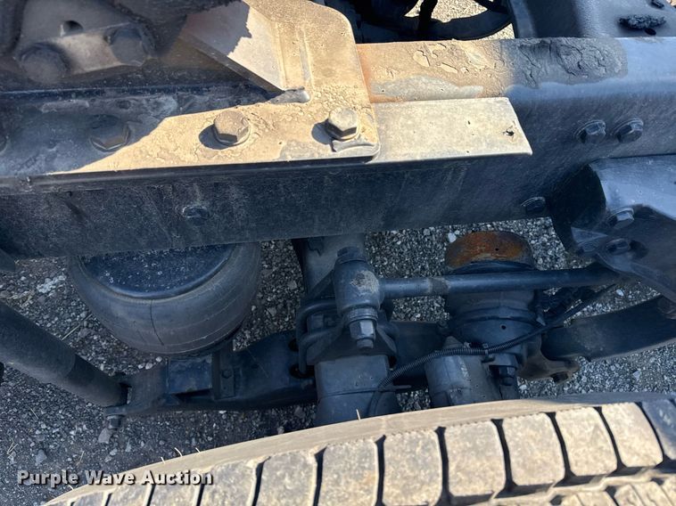 image for item EI4142 2021 Kenworth T680 semi truck