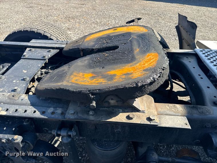 image for item EI4142 2021 Kenworth T680 semi truck