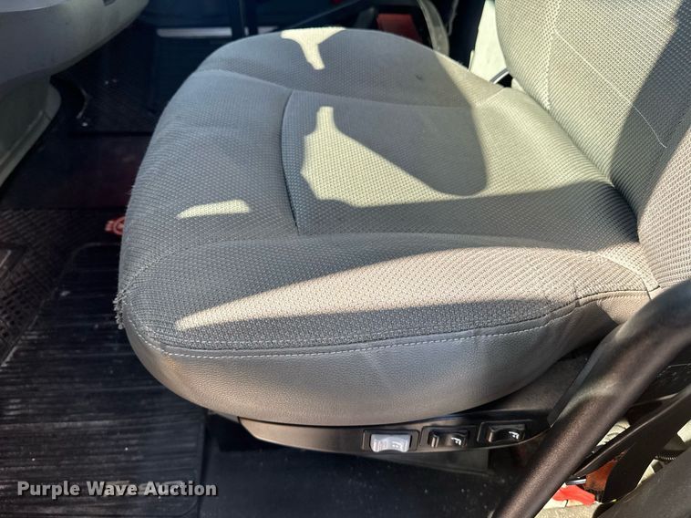 image for item EI4142 2021 Kenworth T680 semi truck