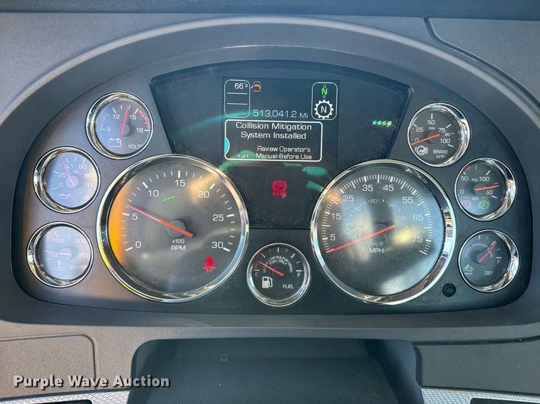 image for item EI4142 2021 Kenworth T680 semi truck