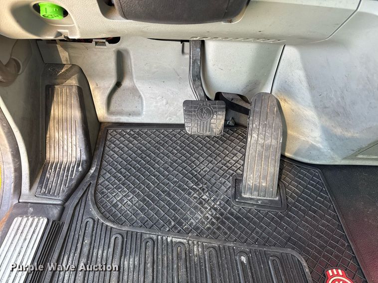 image for item EI4142 2021 Kenworth T680 semi truck