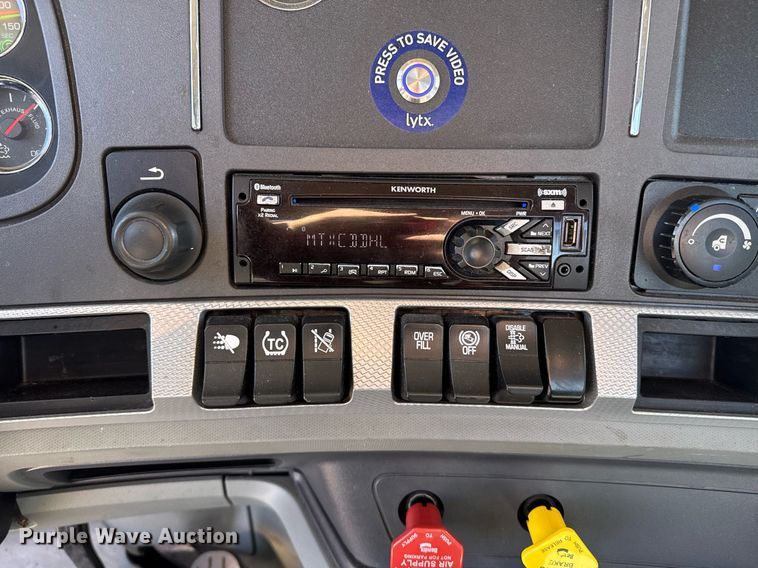 image for item EI4142 2021 Kenworth T680 semi truck