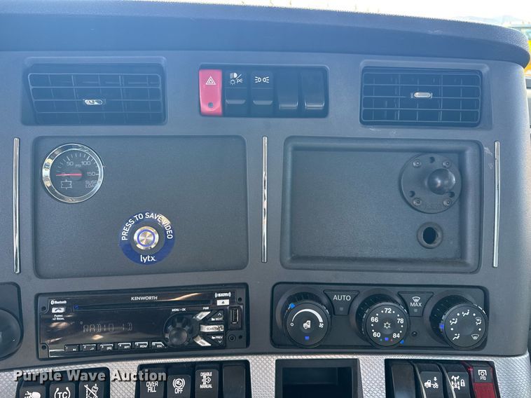 image for item EI4142 2021 Kenworth T680 semi truck